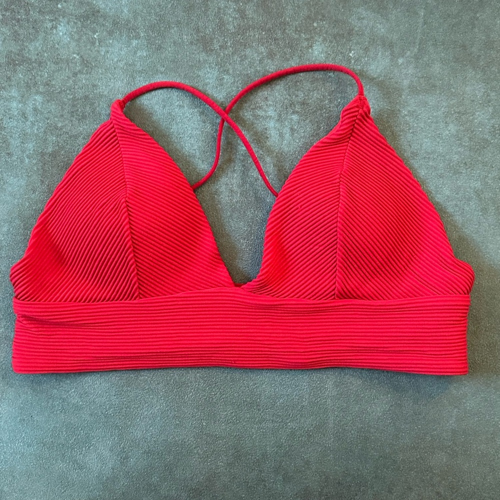 Bikini Top🍓 Adjustable straps with great support✨
Size: 6 - M